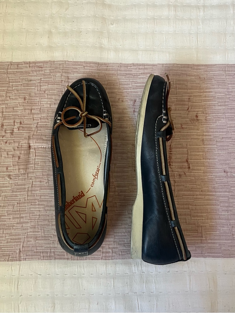 Y2K 2000s Timberland Women’s Navy Leather Flats Lace-Up Round Toe US 6